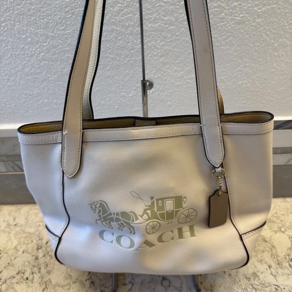 Women's Coach Vanilla Cream Tote Leather handbag purse with horse & carriage - Picture 14 of 15